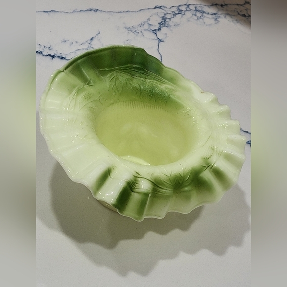 Antique Fenton Blackberry Spray - Picture 11 of 15